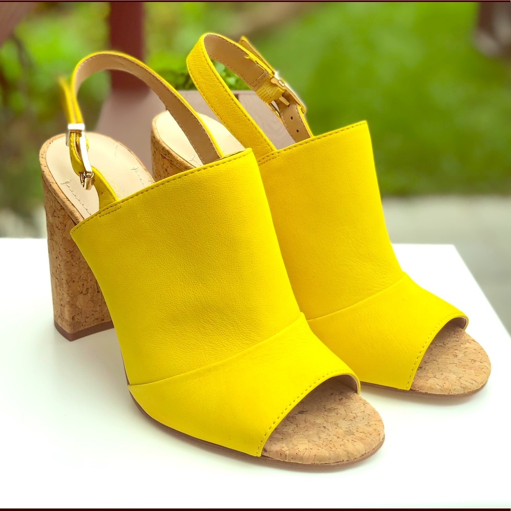 BCBGENERATION LORIAH SANDAL YELLOW SIZE 7
